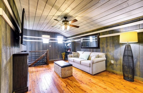 Liberty Cabina | Rustic Liberty Retreat w/ Private Patio & Gazebo!
