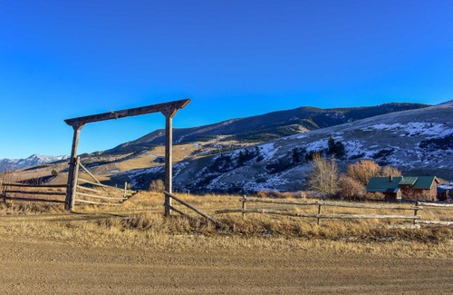 Livingston Casa | Rustic Livingston Ranch House with Mtn Views!