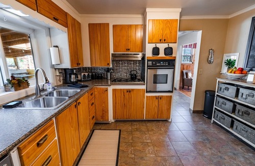 Canon City Cabina | Rustic lodge centrally located to all the Royal Gorge attractions