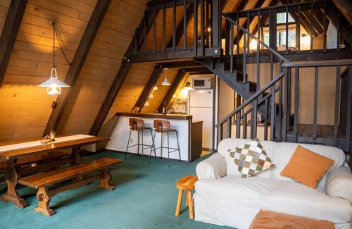 Camp Connell Cabina | Rustic Lofted A-frame+Spacious Deck+Great Views+Central Heat+Wood Stove