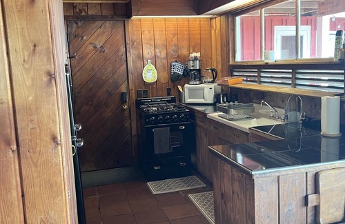 Ontario Cabina | Rustic Log Cabin With A Private Beach.