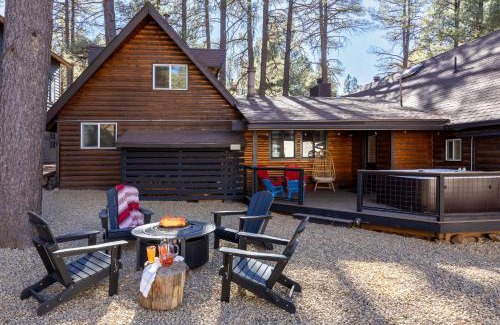 Munds Park Casa | Rustic Log Cabin in Munds Park