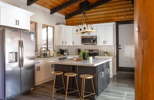 Munds Park Casa | Rustic Log Cabin in Munds Park