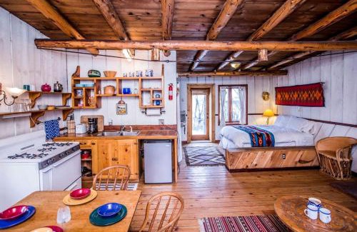 San Cristobal Casa | Rustic Log Cabin on Eco-Friendly Farm near Taos, New Mexico