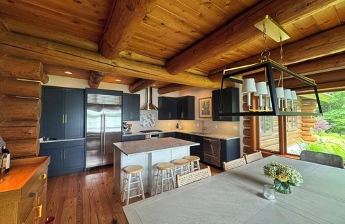 Walloon Lake Cabina | Rustic log cabin on Walloon Lake