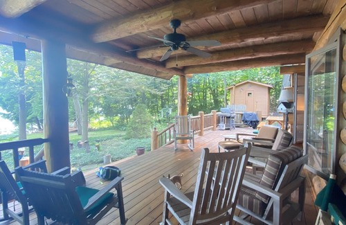 Walloon Lake Cabina | Rustic log cabin on Walloon Lake
