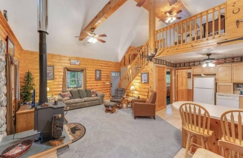 Big Flats Cabina | Rustic Log Cabin on Wooded Acreage Creek Fishing, Firepit, Near Lakes & Golf