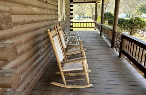 Hiawassee Casa | Rustic Log Cabin Rental near Chattahoochee National Forest, Georgia