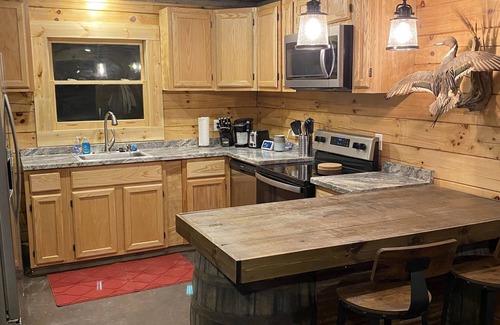 Swinging Bridge Village Casa | Rustic Log Cabin at Swinging Bridge