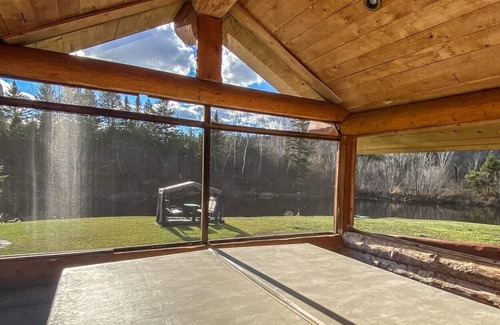 Mauricie Cabina | Rustic log cabin. *Waterfront with Spa*