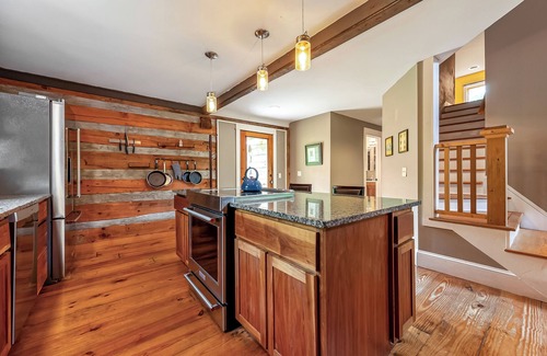 Blacksburg Casa | Rustic log cabin with modern comforts, scenic views, and cozy spaces for the perfect getaway.