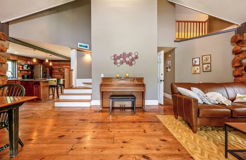 Blacksburg Casa | Rustic log cabin with modern comforts, scenic views, and cozy spaces for the perfect getaway.