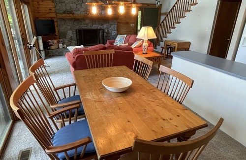 Timber Creek Cabina | Rustic Log Cabin with amazing view of Lake Gaston!