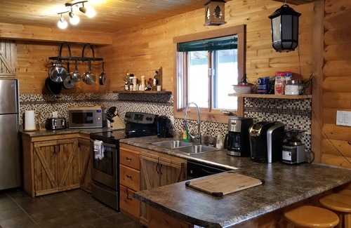 Woody Point Casa | Estilo Entrar Hogar rústico con vistas a la bahía de Bonne y Gros Morne Mountain.