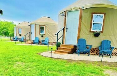 Woodway Cabina | Charming Yurt in Woodway- Rustic Luxe Unit #1, with AC & Heating