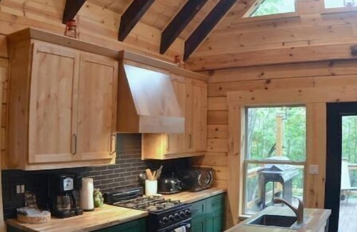 Dahlonega Cabina | Rustic Luxury Cabin in Wine Country Dahlonega