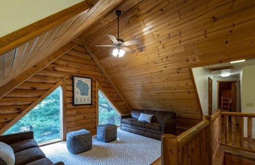 Warrens Casa | Rustic Luxury Getaway with On-Site Restaurant and Pool, Near Three Bears Resort