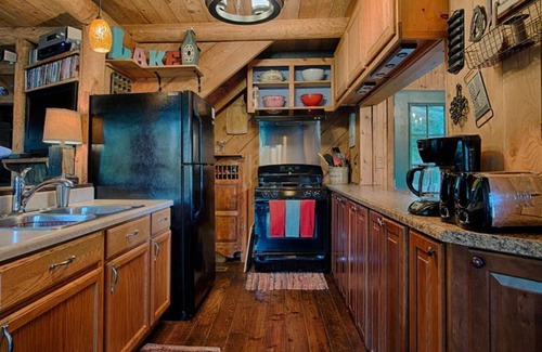 Nancy Cabina | Rustic Luxury Lakefront Cabin in Beautiful Wooded Surroundings