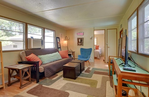Mauston Casa | Rustic Mauston Retreat Walk to Castle Rock Lake
