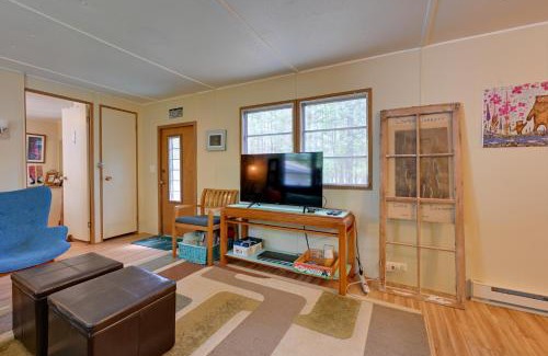 Mauston Casa | Rustic Mauston Retreat Walk to Castle Rock Lake