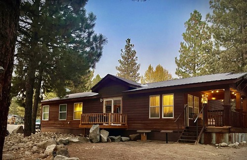 Idaho City Cabina | Rustic Meets Luxury one mile south of Idaho City