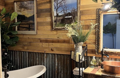 Idaho City Cabina | Rustic Meets Luxury one mile south of Idaho City