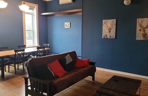 Brighton Apartamento | Rustic-Meets-Modern 3BR Stay in Brighton | Walk to Shops & Parks