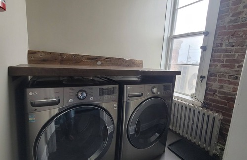 Brighton Apartamento | Rustic-Meets-Modern 3BR Stay in Brighton | Walk to Shops & Parks