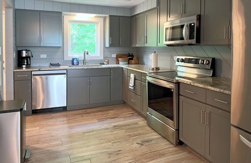 Tower Cabina | Rustic Meets Modern, Cabin on Lake Vermillion! Inc. 2 Kayaks & 1 Canoe. Sleeps 8