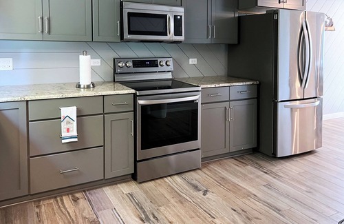Tower Cabina | Rustic Meets Modern, Cabin on Lake Vermillion! Inc. 2 Kayaks & 1 Canoe. Sleeps 8