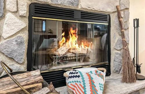 Albrightsville Casa | Rustic Modern Retreat in Poconos