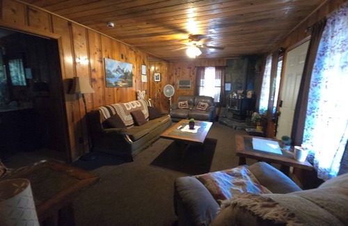 Midpines Cabina | Rustic Mountain Cabin at The Getaway