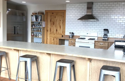 Chewelah Cabina | Regal Rustic Mountain Top Lodges for Short or Longer Stays