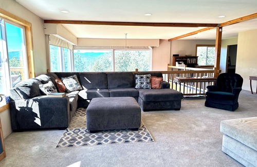 Chewelah Cabina | Regal Rustic Mountain Top Lodges for Short or Longer Stays
