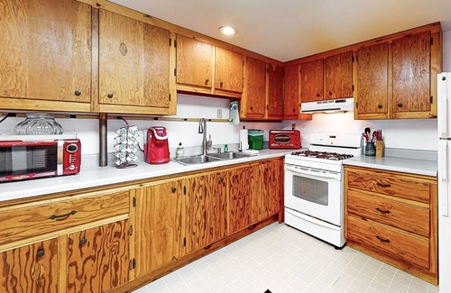 Rochester Casa | Rustic mountain-view home with firepit & washer/dryer - skiing & golf nearby