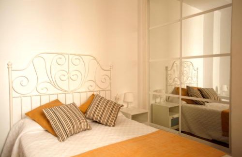 La Goleta Apartamento | Rustic & Nice Apartment in Malaga Center