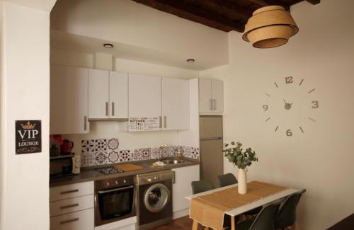 La Goleta Apartamento | Rustic & Nice Apartment in Malaga Center
