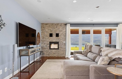 Vernon Casa | Rustic Oasis Lakeview with Hot Tub (Pet Friendly!)