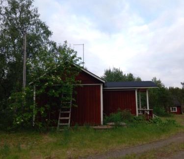Inari Apartamento | Rustic Old Lakeside Cottage at Sevettijärvi
