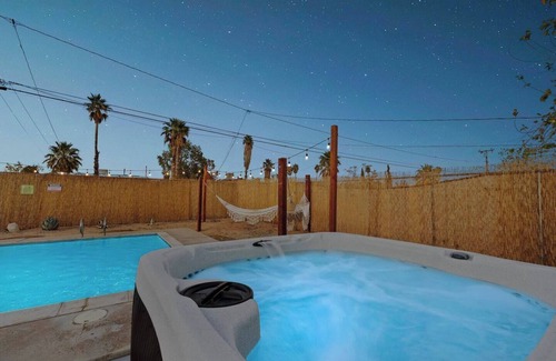 Twentynine Palms Casa | Rustic Palms Oasis: In-Ground Pool, HotTub,Firepit