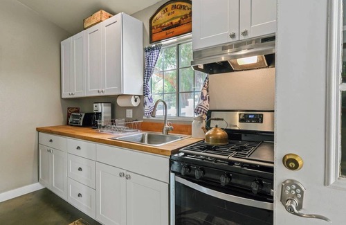 Thousand Oaks Casa | Vintner's Ranch Farmhouse - ¡solo propiedad disponible en Lynn Ranch!
