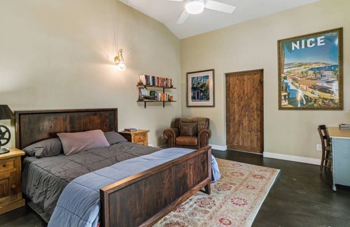 Thousand Oaks Casa | Vintner's Ranch Farmhouse - ¡solo propiedad disponible en Lynn Ranch!