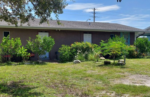 Tropic Apartamento | Rustic private apt. "zen" @ Eau Gallie Downtown & 5 minutes Melbourne Beach