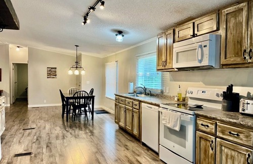 Blue Mountain Casa | Rustic Relaxation - Recently Renovated and Spacious!