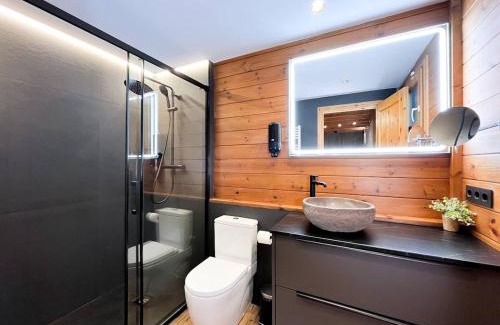 Soldeu Apartamento | Rustic Retreat in Incles Valley Free Parking Mountain Views l by BonesVacances