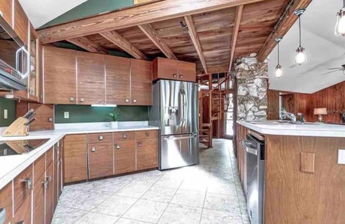 Lake Helen Casa | Rustic Retreat in the heart of Lake Helen