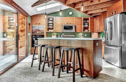 Lake Helen Casa | Rustic Retreat in the heart of Lake Helen