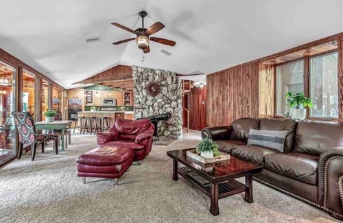 Lake Helen Casa | Rustic Retreat in the heart of Lake Helen