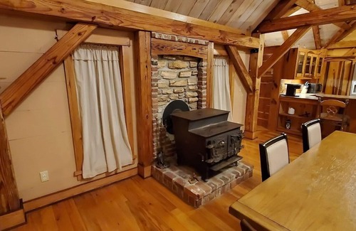Lake Charles Casa | "Rustic Retreat" Timber Frame near Sam Houston Jones State Park & Casinos