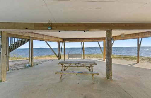 Ocean Springs Casa | Rustic Retreat